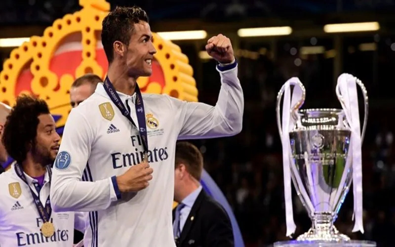top 10 cau thu vi dai nhat champions league tinh den
